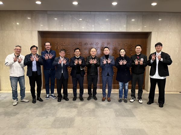 于逆境中的